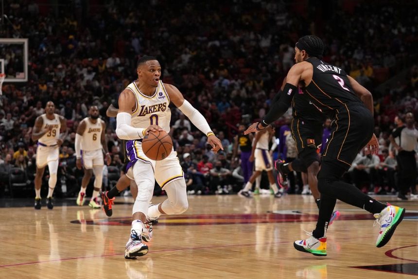 Suns vs. Lakers Betting Odds, Free Picks, and Predictions - 10:10 PM ET (Tue, Dec 5, 2023)