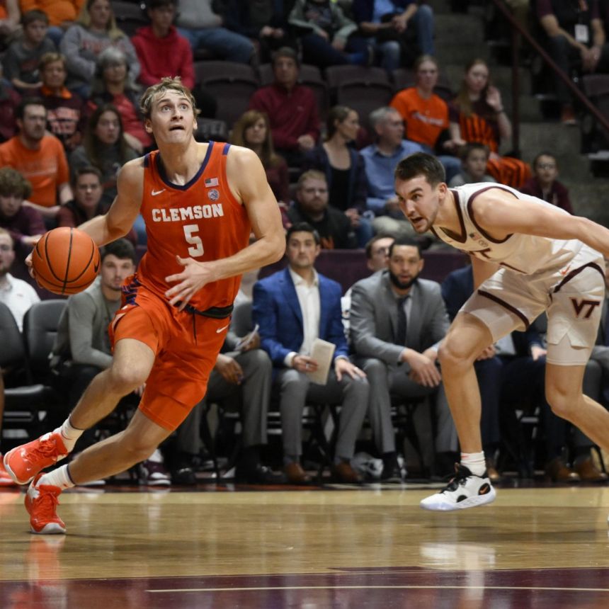 Louisville vs. Clemson Pick Center 900 PM ET (1/11/2023) NCAA