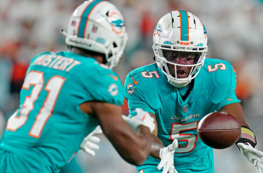 Jets vs. Dolphins Betting Odds, Free Picks, and Predictions - 1:00 PM ET (Sun, Jan 8, 2023)