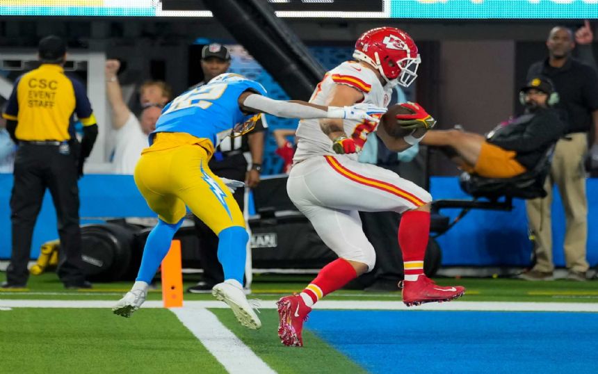 Chiefs vs. Chargers Game Simulator 425 PM ET (1/7/2024) NFL Football CapperTek